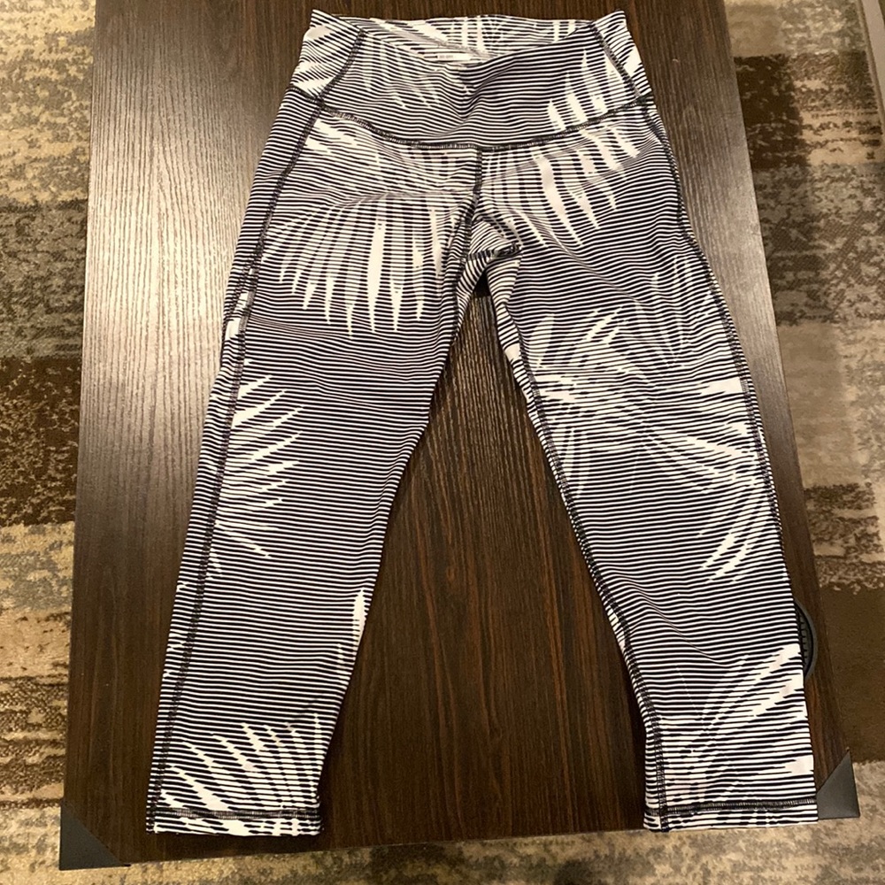 Old navy go dry crop leggings. Size s. Barely worn.